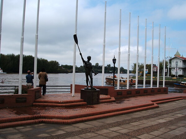 Rowers Monument I